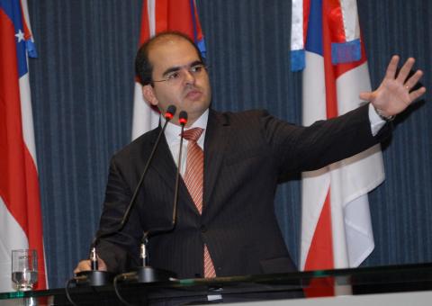 Nicolau vence  mais uma batalha com  acolhimento pela CCJ de parecer timido e confuso 